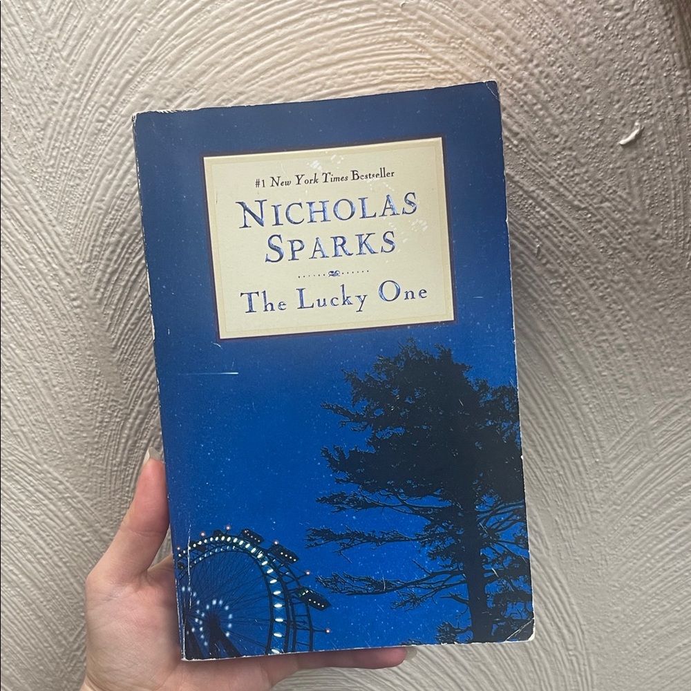 The Lucky One by Nicholas Sparks Book paperback book